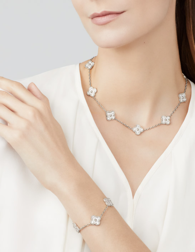 [¡®Glow Jewelry¡¯]CLOVER 10 MOTIFS FULL DIAMOND NECKLACE