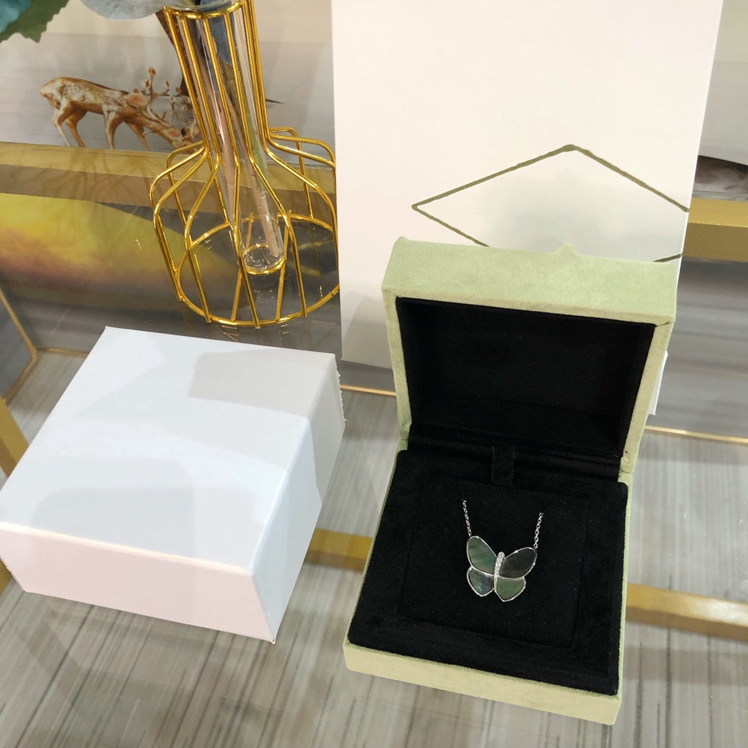 [Glow Jewelry]LARGE BUTTERFLY SILVER PENDANT DIAMOND NECKLACE