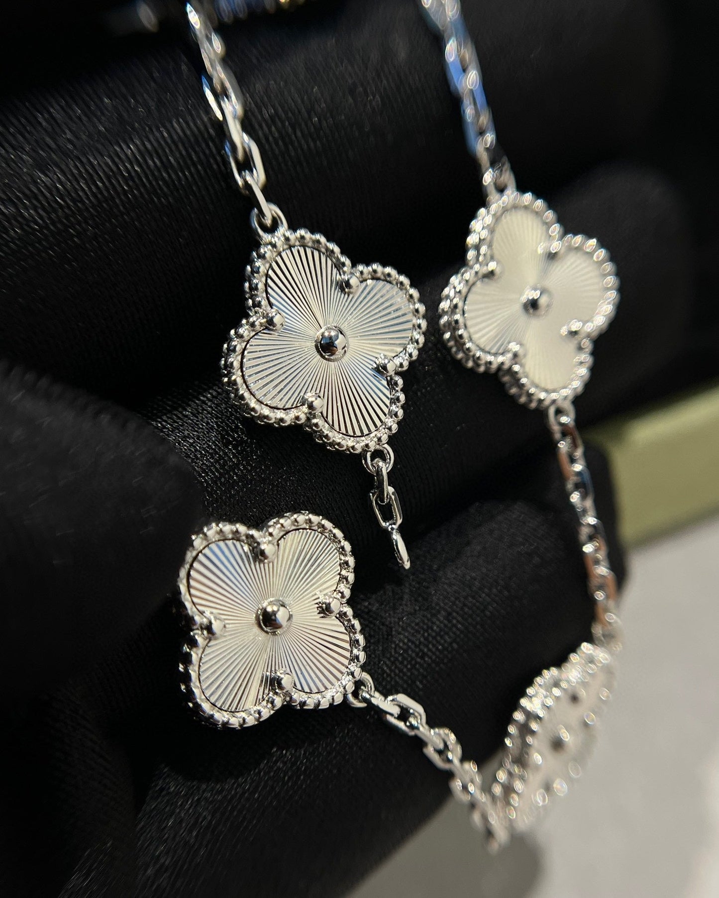 [Glow Jewelry]New  CLOVER 5 MOTIF LASER BRACELET COLLECTION