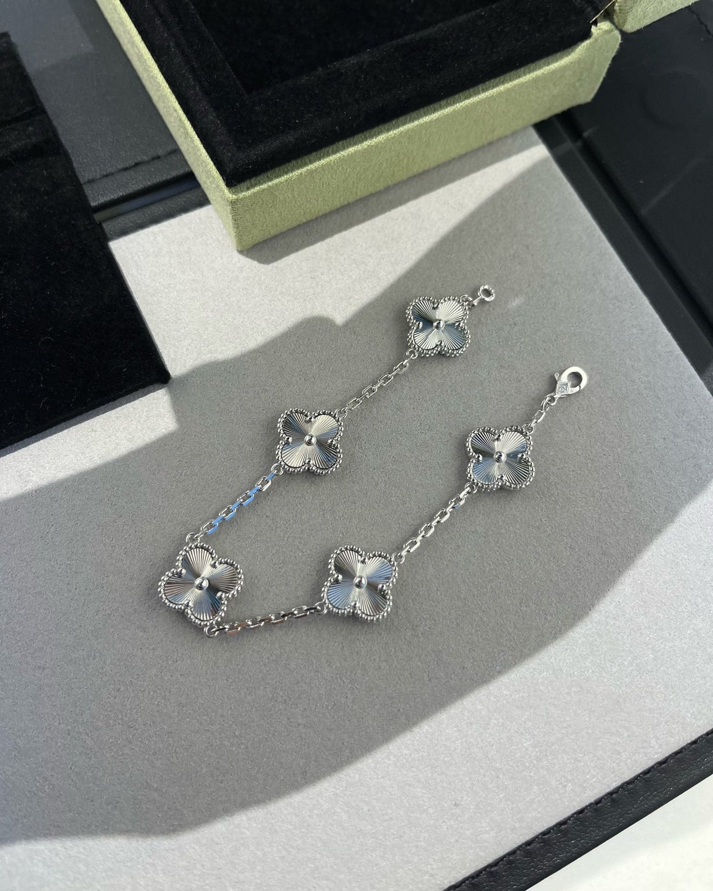 [Glow Jewelry] CLOVER 5 MOTIF LASER BRACELET COLLECTION